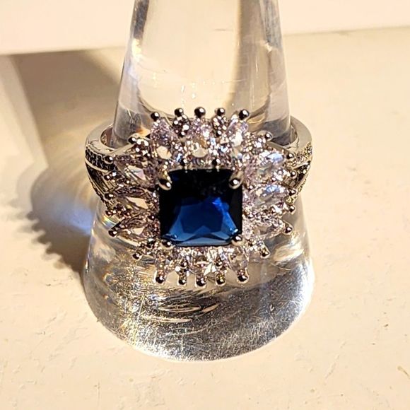 Jewelry - ❤️  BLUE STARBURST RING WOMAN